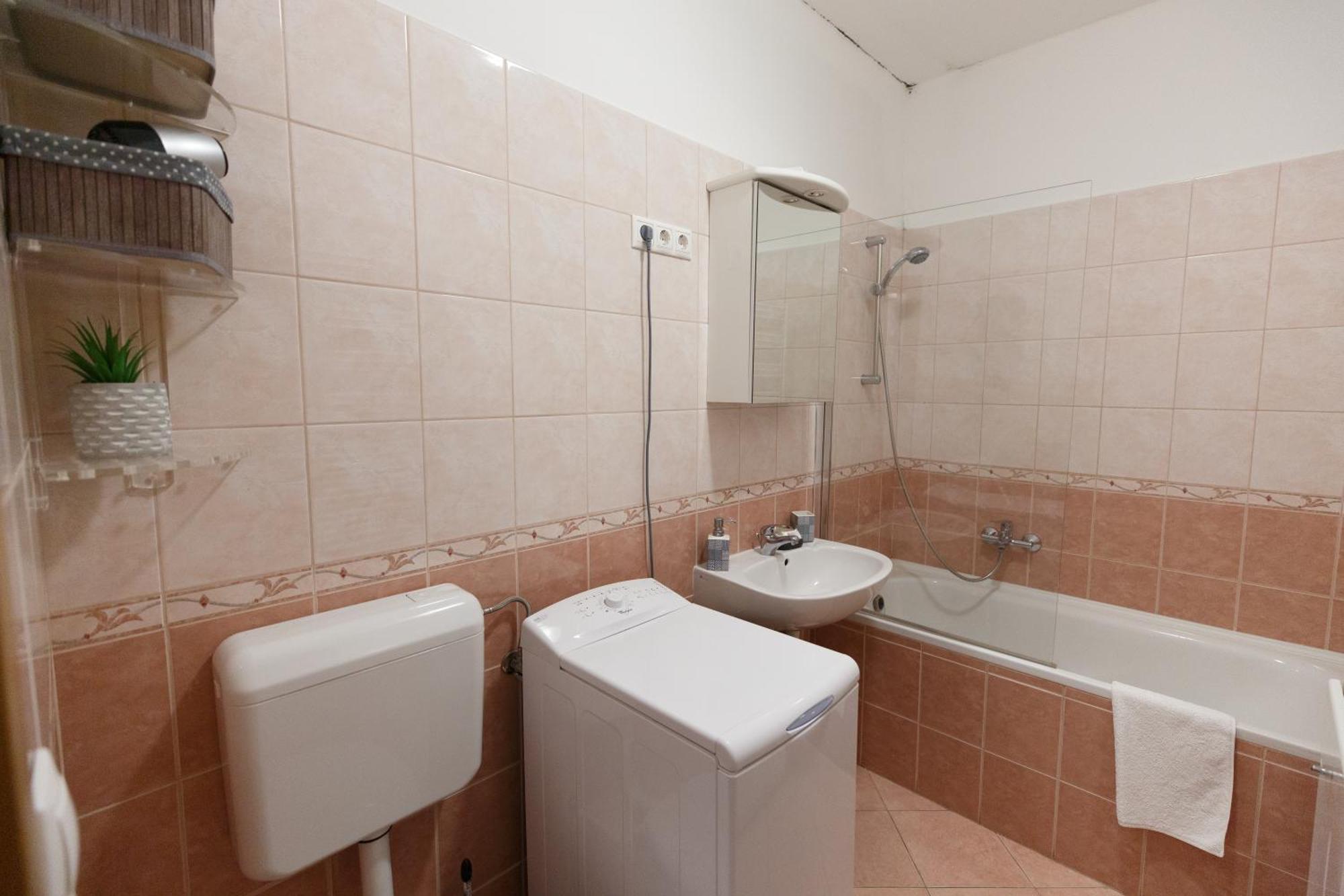 Mokka Apartments Miskolc Buitenkant foto